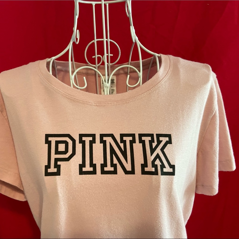 pink tee shirt